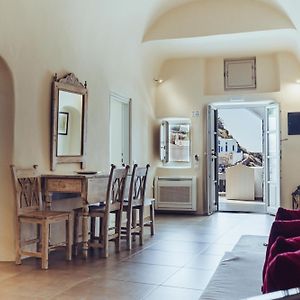Oia Mare Villas (Adults Only)